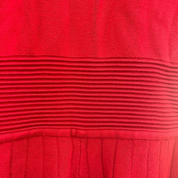 Elegant Red Women's Dress - Picture 4 of 4